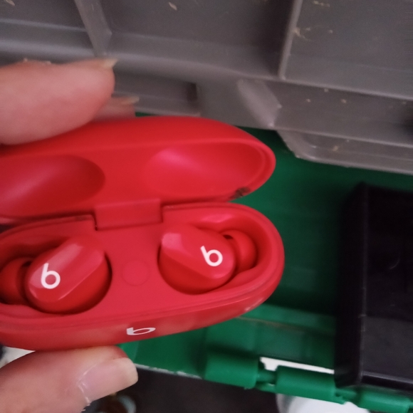 Dr Dre Beats Red Earbuds - Picture 3 of 3
